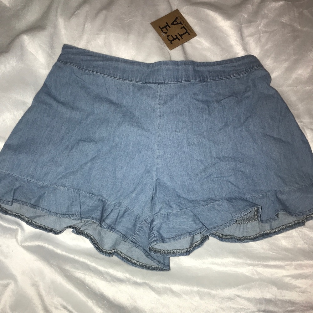 ✰PPLA Chambray Ruffle Shorts ✰